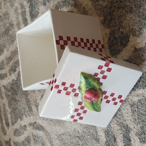 Handcrafted for Bath & Bodyworks Holiday Edition 1997 Ceramic Package Cookie Jar - Picture 10 of 11